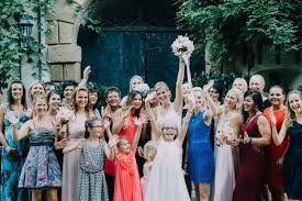 Originelle beispiele für eure hochzeitseinladung. Was Ziehe Ich Zur Hochzeit An Die Outfit Checkliste Fur Hochzeitsgaste