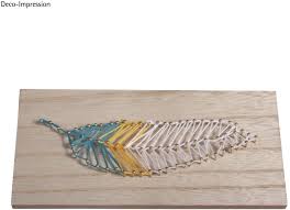 Pour éviter que le fil ne se détache en cours de réalisation, faites un double tour sur un clous et mettez une pointe de colle à chaque fois que vous faites quelques diagonales de fils. Rayher 70027000 Tableau Fil Tendu String Art Motif Plume A Clouer Multicolore Amazon Fr Cuisine Maison
