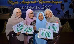 Berikut adalah senarai ranking sekolah terbaik sekolah berasrama penuh tahun 2018 untuk keputusan spm 2017. Senarai Sekolah Terbaik Stpm 2017 Di Malaysia Blog Informasi