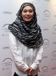 Namun seorang wanita malaysia bernama dr. Scimy Interview L Oreal Unesco For Women In Science Award 2015 Fellows Scientific Malaysian Magazine