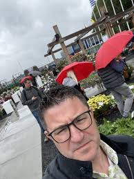FlowerTrials 2025 in Holland and Germany where the weather couldn't be more  different. From 12 degrees rain and wind 🌧️, to 30 degree sunshine. 🥵  with it being even hotter inside the