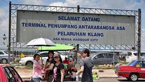 Pelabuhan klang adalah nama pelabuhan utama di malaysia dan juga merupakan sebuah kota pelabuhan yang sibuk, ia terletak di daerah/distrik klang di negara bagian selangor. Port Klang Authority Terminal Penumpang