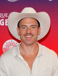 The Challenge star Davis Mallory announces he's no longer gay because 'God  pulled him out of the lifestyle'