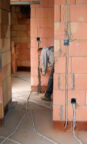 Stromkabel zu verlegen, ist eine arbeit, die heimwerker mit einer genauen arbeitsanleitung selbst durchführen mit dieser anleitung können heimwerker beim stromkabel verlegen geld sparen. Elektroinstallation Wikipedia
