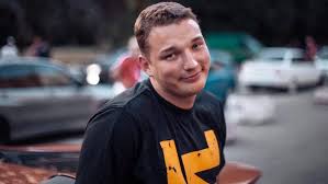 Блогер и пранкер эдвард бил попал в дтп в момент телефонного разговора с писателем и режиссером стасом барецким. Bgzajr Kmfitwm