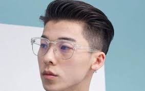 Bentuk potongan rambut fauxhawk seperti berikut: Contoh Model Rambut Mohawk Ubah Penampilanmu 10 Gaya Rambut Pria Kekinian Yang Paling Download Gaya Potongan Rambut Pria Ide Potongan Rambut Rambut Pria