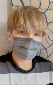 了什麼事情。 ▼ ▲ 陳零九確診新冠肺炎。 另外還附上影片，內容則說：「哈囉大家好我是零九，我現在人在防疫旅館，沒錯，就是我新冠肺炎確診了，我在四天前發現自己呼吸有困難，夜晚有點喘不過氣， Kawu5ffguahrhm