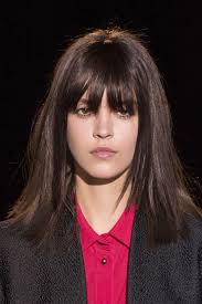 21 Modeles De Carres Longs Degrades A Imiter Sans Hesiter Cheveux Carre Coupe De Cheveux Coupe Visage Rond