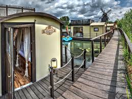 Schwimmendes Ferienhaus Auf Dem Muhlensee Elbe Parey Firma Event Erlebnis Gmbhherr Rezeptionsteam Ferienwohnung Ferienhaus Ferienwohnung Deutschland