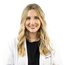 Emily Phelps's Instagram, Twitter & Facebook