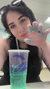 Id love to see any rave/festival nails… anything trippy and fun