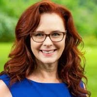 Kerri Fay's Instagram, Twitter & Facebook