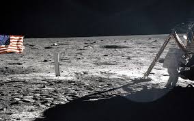 Le premier sur la lune. Les Premiers Pas Sur La Lune Tintin Et Neil Armstrong Dossier