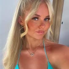 Gabrielle Yates's Instagram, Twitter & Facebook