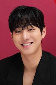 Ahn Hye's Instagram, Twitter & Facebook