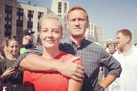 Я не могу лежать на диване и есть, если. Aleksej Navalnyj Posvyatil Trogatelnyj Post Svoej Zhene I Partnerke Yulii Spletnik