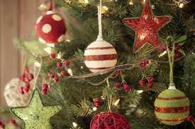 You can place candles in every window, or you can select. 6 Last Minute Christmas Decoration Ideas Ewmoda