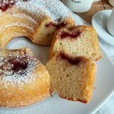 Ecco gli ingredienti ed il procedimento per la realizzazione di una ricetta dolce estiva di benedetta parodi, presentata durante il programma molto bene, in onda su real time: Ciambella Della Nonna Con Marmellata Dolce Soffice Senza Burro Cucinare E Come Amare