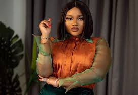 Coming after he introduced 2 male housemates today, ebuka introduced a third one, jumoke, who prefers to be called, jmk. Hmr Aowwpebbwm