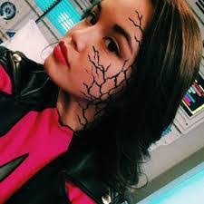 Connie Valentine's Instagram, Twitter & Facebook