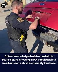 Police officer helps driver with license plate