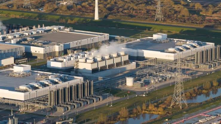 IA et data centers : pourquoi l'intelligence artificielle menace les  ressources en eau - Innovation24.news