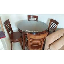 Sebab di ruang makan ini lah biasanya seluruh anggota keluarga di dalam rumah berkumpul untuk sarapan ataupun makan malam bersama. Asli Jepara Set Meja Makan 4 Kursi Kayu Jati Di Sawangan Depok Tribunjualbeli Com