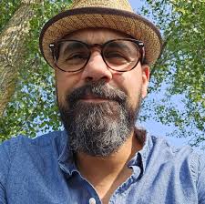 Continuing with my top 5 favorite DJ Shadow related music videos, here's  number 4: Unkle's “Rabbit In Your Headlights” (1998). Directed by the  inimitable Jonathan Glazer, this video was initially banned by