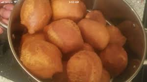 Welcome to our channel, tutakuwa tuna upload videos kila wiki, kwahiyo subscribe ili uwe unapata tarifa kila tunapoweka video mpya. Maandazi African Style By Cuki Maindu