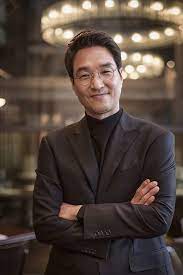 The two of them work on the hardest cases together while learning from the country's best surgeon. Han Suk Kyu Photo Gallery í•œì„ê·œ Hancinema