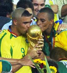 Latest on borussia dortmund midfielder jude bellingham including news, stats, videos, highlights and more on espn. Ronaldo Apologises For That Awful Haircut Before 2002 World Cup Final Qlur