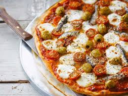 Au Jambon Au Fromage Ou Au Foie Gras On Est Tous Fans De Pizzas Avec Quelques Feuilles De Salade Et Un Recettes De Cuisine Recette Pizza Pizza Napolitaine