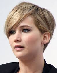 This can be done by adding height to the crown. 155 Short Haircuts For Round Faces With Tutorial