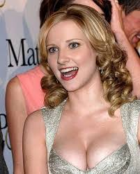 Michelle Rauch's Instagram, Twitter & Facebook