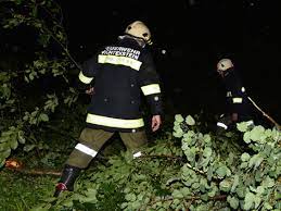 Lfk feuerwehreinsatzinfos oö free with mod apk (premium cracked) for android download. Hunderte Feuerwehreinsatze Nach Unwettern Ooe Orf At