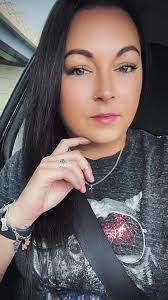 Holly Molnar's Instagram, Twitter & Facebook