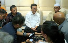 Puan kasruniyaty rully, penduduk kampung pasir putih baharu atas pemergian arwah datuk. Saya Ke Parlimen Selepas Diizin Doktor Shafie Apdal