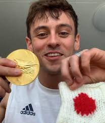 A post shared by tom daley (@madewithlovebytomdaley) 你怎會想到tom daley除了是位跳水高手，原來也是位編織高手？他更特別開設 made with love by tom daley 的ig帳號，展示他的針織作品，技術之高令人讚嘆不已!一起看看他的超凡作品! Fcrma5whiaulkm