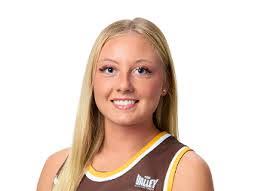 Ali Saunders's Instagram, Twitter & Facebook