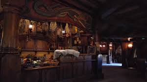 Lord of the rings dragon. Inside The Green Dragon Lotr