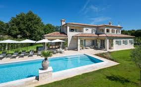 Spesso in croazia, in particolare a gallesana, si trovano case in pietra in vendita a prezzi bassi. Immobili In Vendita Croazia Alma Dom Agenzia Immobiliare Pula Rovinj Porec Istria Croazia