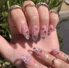 If you're not into pointed stiletto nails but still want long nails, try this ever since i watched despicable me, i instantly fell in love with the lovable and cute minions! D I A M O N D Almond Acrylic Nails Designs Almond Acrylic Nails Cute Almond Nails