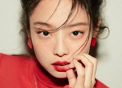 Jisoo (BLACKPINK) ra mắt solo liền mặc hở khoe vòng eo số 11