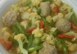 Kembang kol menjadi salah satu jenis sayuran yang bisa diolah menjadi berbagai masakan lezat. Resep Tumis Bunga Kol Buncis Dan Bakso Isi Sayur Oleh Wirda Asrar Cookpad