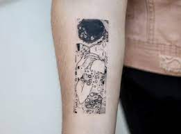 Tatuaje El Beso De Klimt The Kiss Klimt Tattoo Klimt Tattoo Kiss Tattoos Hand Tattoos Me encargaron redibujar el famoso cuadro de gustav klimt, el beso, en mi estilo usando vectores en illustrator. klimt tattoo kiss tattoos