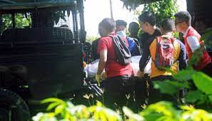 Saya sering melihat tiga dari empat anaknya balik dari sekolah, namun kesemua anaknya termasuk ibu bapa mereka tidak. Bunuh Bapa Kerana Dadah