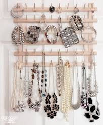 Here is a list of easy jewelry endeavors that will have you making jewelry in no time. 25 Ingenious Jewelry Organization Ideas The Happy Housie