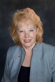 With deep gratitude, we celebrate the 40 year career of Linda Roe who is  retiring from HUB Mountain States! Linda began her career as an underwriter  with Travelers Insurance, and after spending