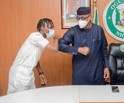 She however mentioned that she did not like the fact that he was a 'touchy' person while they were in the. Governor Abiodun Donates House And N5m Cash To Bbnaija Winner Laycon Photos