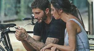 Stefano de martino è tornato alla conduzione di made in sud aggiudicandosi un vero e proprio record. Belen Rodriguez E Stefano De Martino Relax Al Parco Con Santiago E Iannone Che Fa